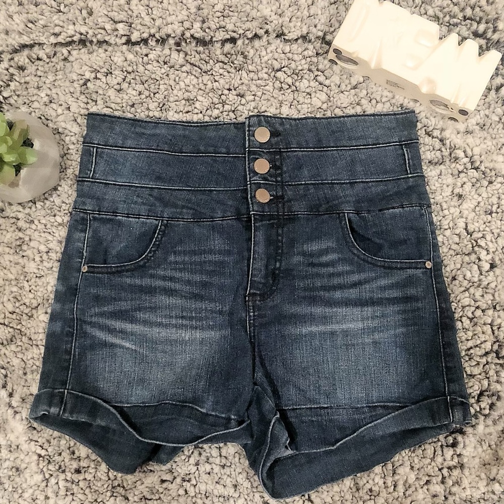 JUNIORS HIGHWAIST BLUE JEAN SHORTS SIZE:5